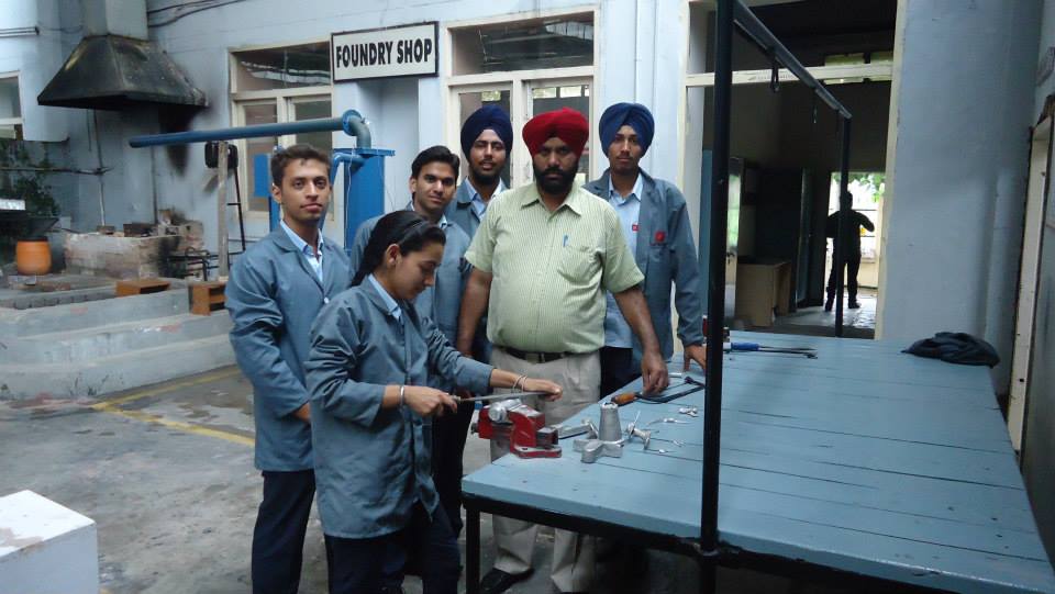 Girl Makes Us Proud, Gets Trained At Mechanical Engineering Workshop 1 1009809_361695857267461_815299931_n