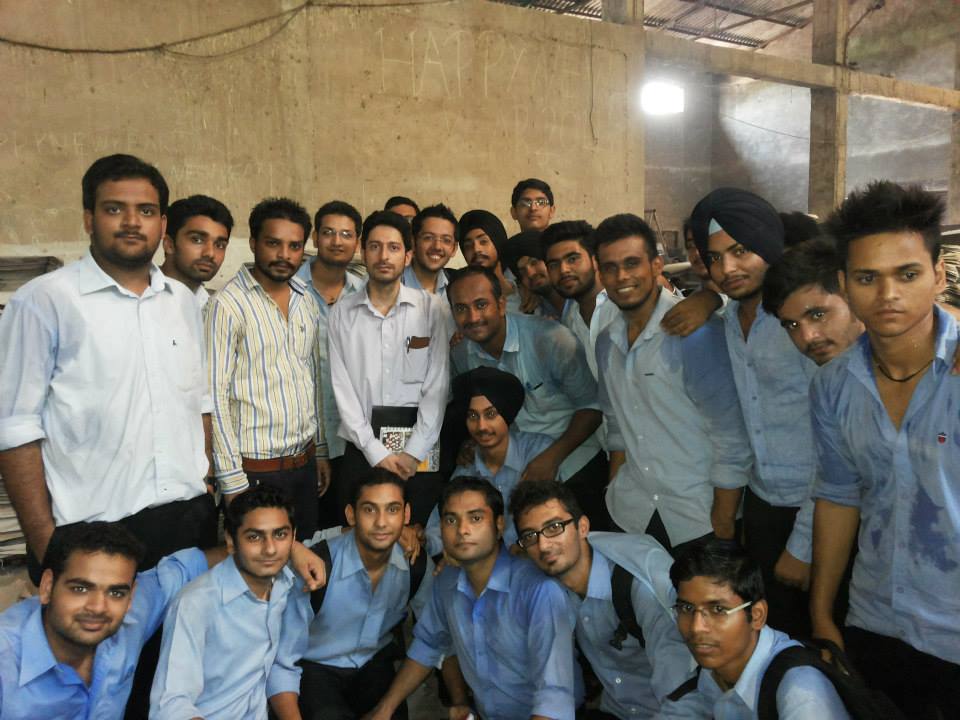 553586_376694385767608_2083239949_n