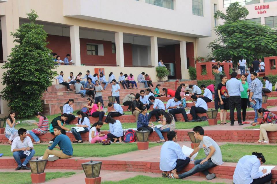 Hostel Committee Organises Collage-Making Competition For Students 1 collage_making