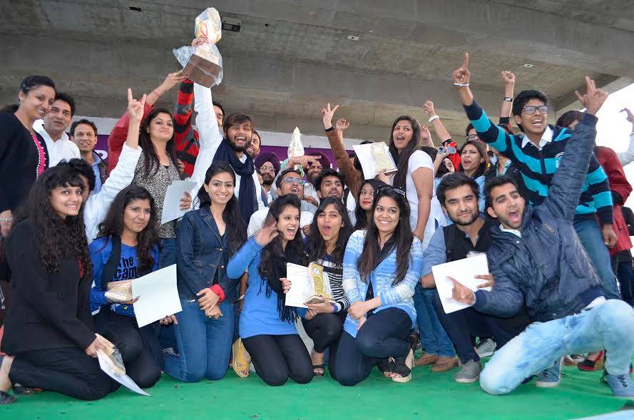 media-students-lift-trophy in-inter-university-fest